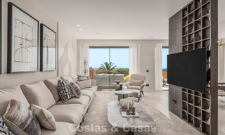 Apartamento de primera clase con vistas panorámicas al mar en venta en el Valle del Golf de Nueva Andalucía, Marbella 780281 