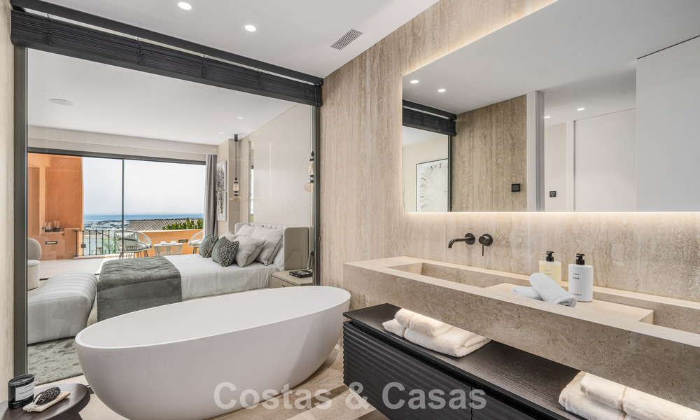 Apartamento de primera clase con vistas panorámicas al mar en venta en el Valle del Golf de Nueva Andalucía, Marbella 780283