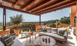 Apartamento de primera clase con vistas panorámicas al mar en venta en el Valle del Golf de Nueva Andalucía, Marbella 780290 