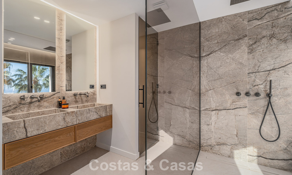 Casa adosada reformada lista para entrar a vivir en venta en una comunidad cerrada en La Quinta, Benahavis - Marbella 780311