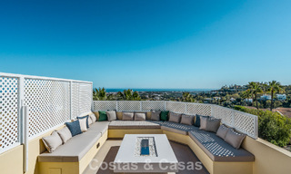 Casa adosada reformada lista para entrar a vivir en venta en una comunidad cerrada en La Quinta, Benahavis - Marbella 780333 