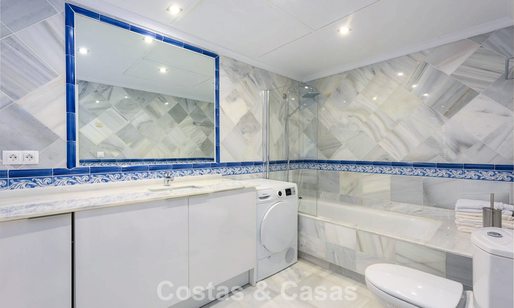 Apartamento con jardín y vistas panorámicas al mar en venta en Benahavis - Marbella 780208