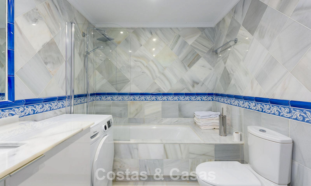 Apartamento con jardín y vistas panorámicas al mar en venta en Benahavis - Marbella 780209