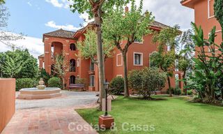 Apartamento con jardín y vistas panorámicas al mar en venta en Benahavis - Marbella 780210 