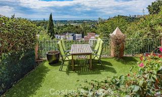 Apartamento con jardín y vistas panorámicas al mar en venta en Benahavis - Marbella 780211 