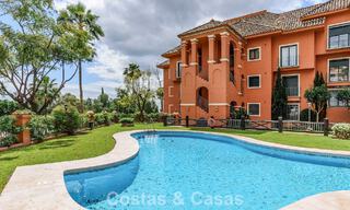 Apartamento con jardín y vistas panorámicas al mar en venta en Benahavis - Marbella 780215 