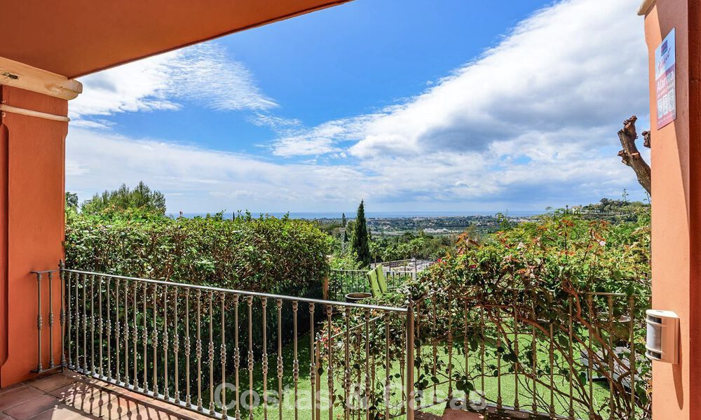 Apartamento con jardín y vistas panorámicas al mar en venta en Benahavis - Marbella 780220