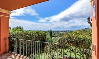 Apartamento con jardín y vistas panorámicas al mar en venta en Benahavis - Marbella 780220 