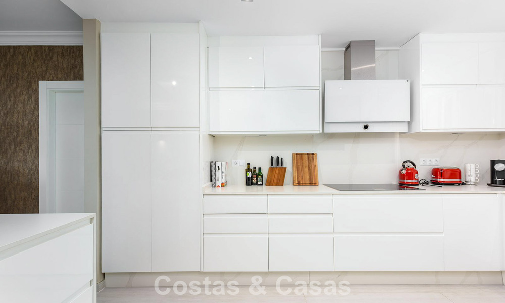 Apartamento con jardín y vistas panorámicas al mar en venta en Benahavis - Marbella 780232