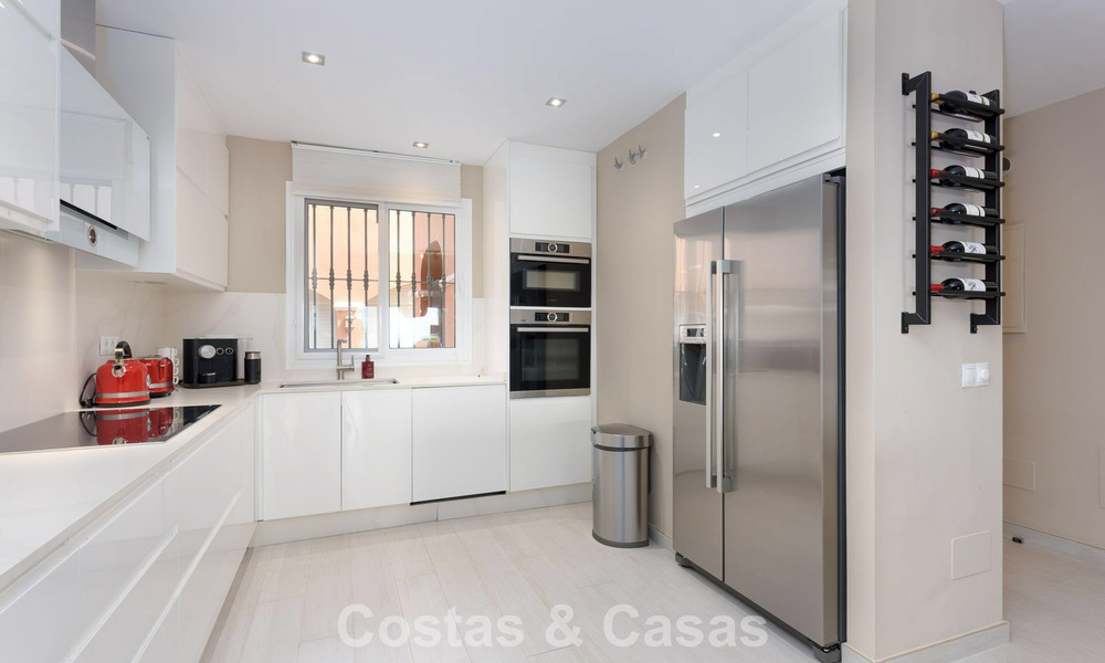 Apartamento con jardín y vistas panorámicas al mar en venta en Benahavis - Marbella 780234