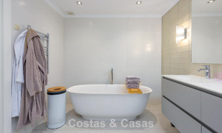 Apartamento con jardín y vistas panorámicas al mar en venta en Benahavis - Marbella 780237 