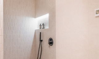 Apartamento de lujo de 4 dormitorios en venta en un complejo cerrado en el campo de golf en Nueva Andalucía, Marbella 780342 