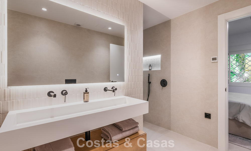 Apartamento de lujo de 4 dormitorios en venta en un complejo cerrado en el campo de golf en Nueva Andalucía, Marbella 780343