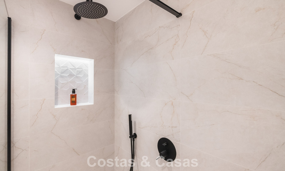 Apartamento de lujo de 4 dormitorios en venta en un complejo cerrado en el campo de golf en Nueva Andalucía, Marbella 780347