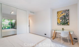 Apartamento de lujo de 4 dormitorios en venta en un complejo cerrado en el campo de golf en Nueva Andalucía, Marbella 780350 