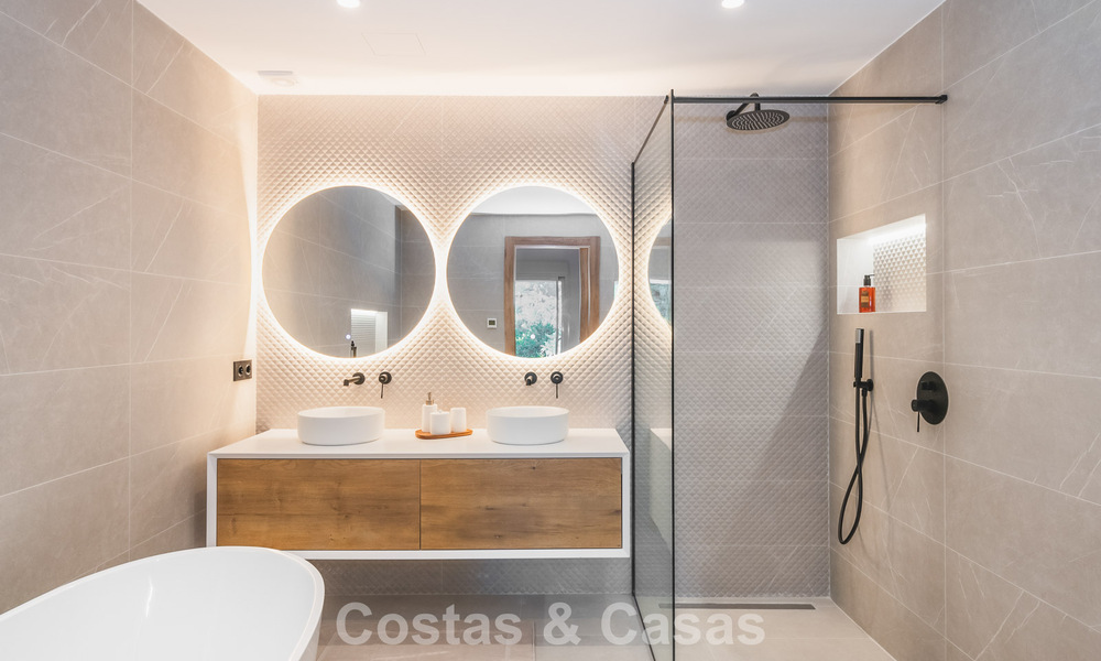 Apartamento de lujo de 4 dormitorios en venta en un complejo cerrado en el campo de golf en Nueva Andalucía, Marbella 780352