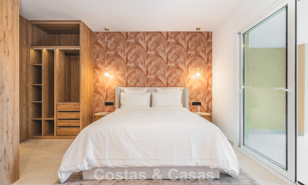 Apartamento de lujo de 4 dormitorios en venta en un complejo cerrado en el campo de golf en Nueva Andalucía, Marbella 780354