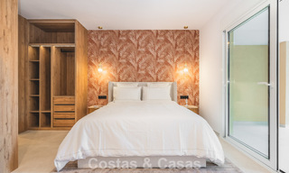 Apartamento de lujo de 4 dormitorios en venta en un complejo cerrado en el campo de golf en Nueva Andalucía, Marbella 780354 