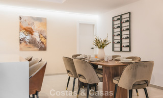 Apartamento de lujo de 4 dormitorios en venta en un complejo cerrado en el campo de golf en Nueva Andalucía, Marbella 780360 