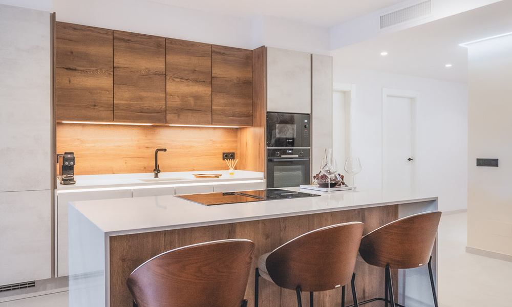 Apartamento de lujo de 4 dormitorios en venta en un complejo cerrado en el campo de golf en Nueva Andalucía, Marbella 780363