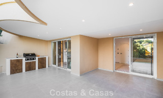 Apartamento de lujo de 4 dormitorios en venta en un complejo cerrado en el campo de golf en Nueva Andalucía, Marbella 780364 