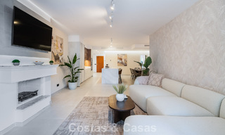 Apartamento de lujo de 4 dormitorios en venta en un complejo cerrado en el campo de golf en Nueva Andalucía, Marbella 780367 