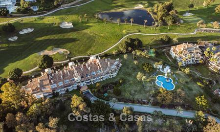Apartamento de lujo de 4 dormitorios en venta en un complejo cerrado en el campo de golf en Nueva Andalucía, Marbella 780373