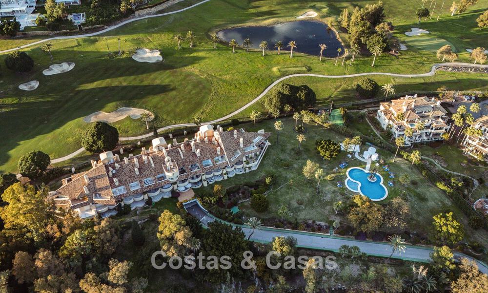 Apartamento de lujo de 4 dormitorios en venta en un complejo cerrado en el campo de golf en Nueva Andalucía, Marbella 780373