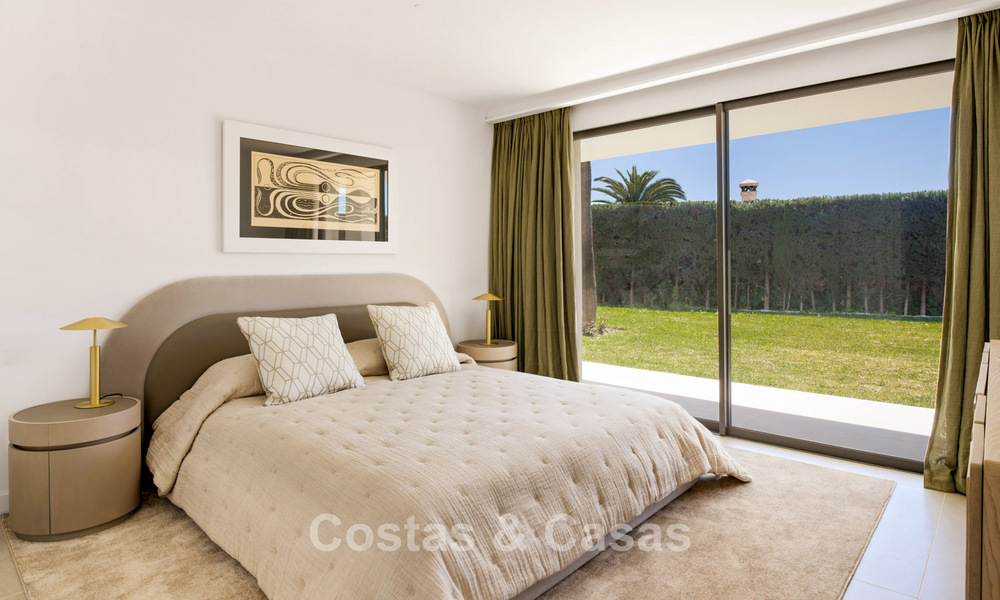 Villa mediterránea contemporánea con toques modernos en venta en la Milla de Oro de Marbella 780397