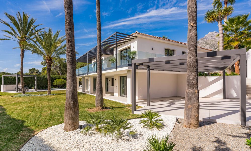 Villa mediterránea contemporánea con toques modernos en venta en la Milla de Oro de Marbella 780399