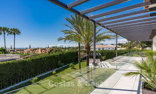 Villa mediterránea contemporánea con toques modernos en venta en la Milla de Oro de Marbella 780403 