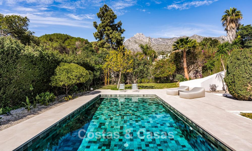 Villa mediterránea contemporánea con toques modernos en venta en la Milla de Oro de Marbella 780407