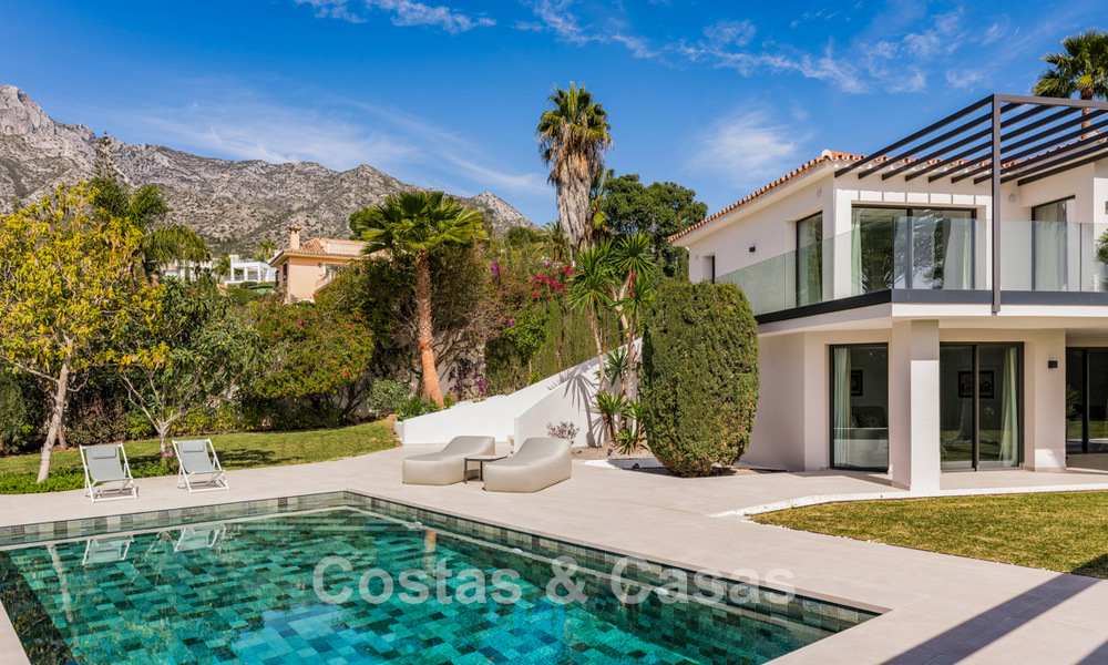 Villa mediterránea contemporánea con toques modernos en venta en la Milla de Oro de Marbella 780408