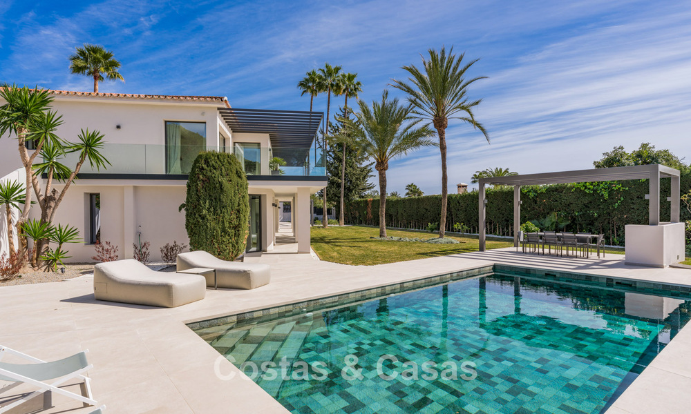 Villa mediterránea contemporánea con toques modernos en venta en la Milla de Oro de Marbella 780410