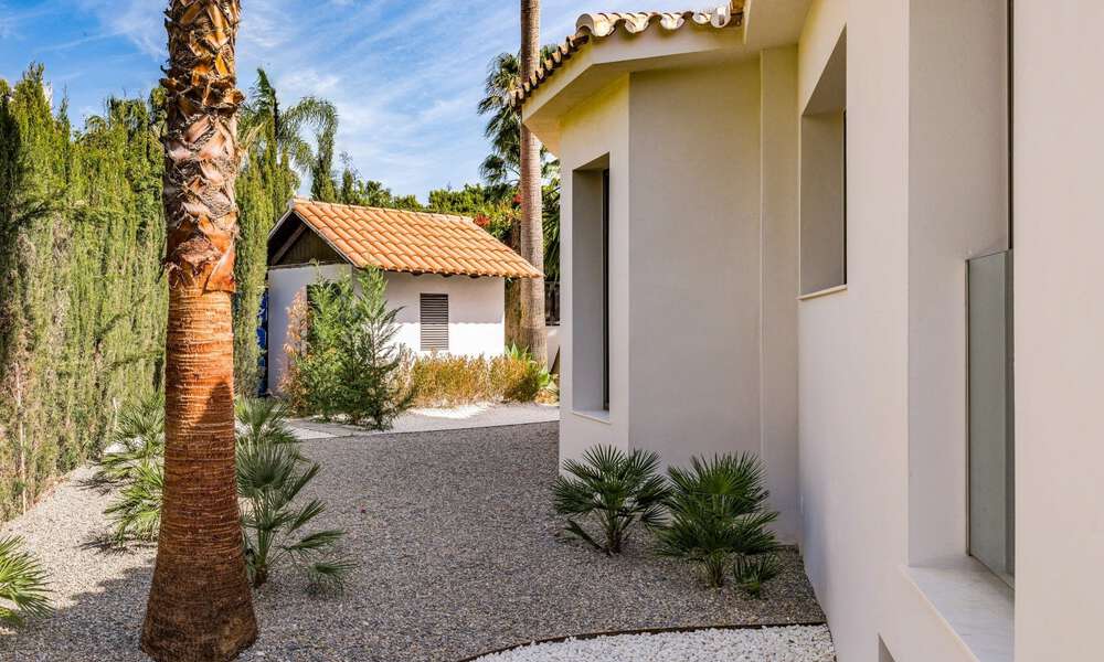 Villa mediterránea contemporánea con toques modernos en venta en la Milla de Oro de Marbella 780411