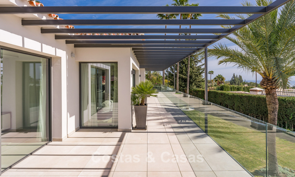 Villa mediterránea contemporánea con toques modernos en venta en la Milla de Oro de Marbella 780412