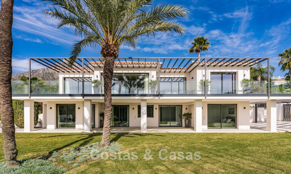 Villa mediterránea contemporánea con toques modernos en venta en la Milla de Oro de Marbella 780414