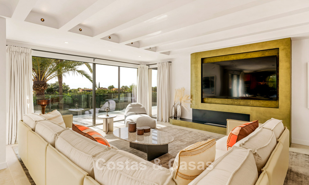 Villa mediterránea contemporánea con toques modernos en venta en la Milla de Oro de Marbella 780415