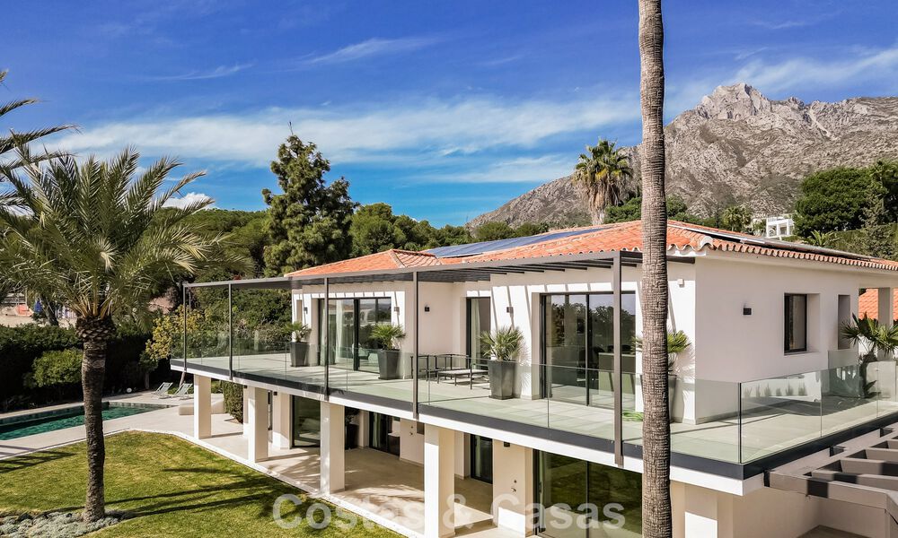 Villa mediterránea contemporánea con toques modernos en venta en la Milla de Oro de Marbella 780416