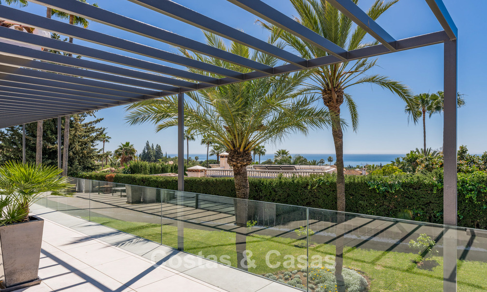 Villa mediterránea contemporánea con toques modernos en venta en la Milla de Oro de Marbella 780418