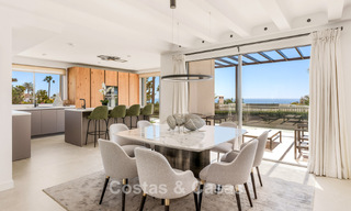 Villa mediterránea contemporánea con toques modernos en venta en la Milla de Oro de Marbella 780422 
