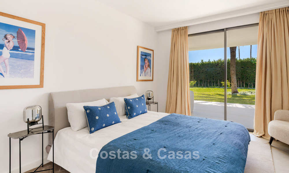 Villa mediterránea contemporánea con toques modernos en venta en la Milla de Oro de Marbella 780432