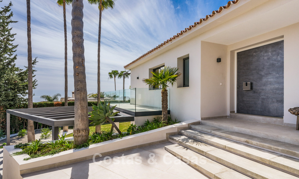 Villa mediterránea contemporánea con toques modernos en venta en la Milla de Oro de Marbella 780433