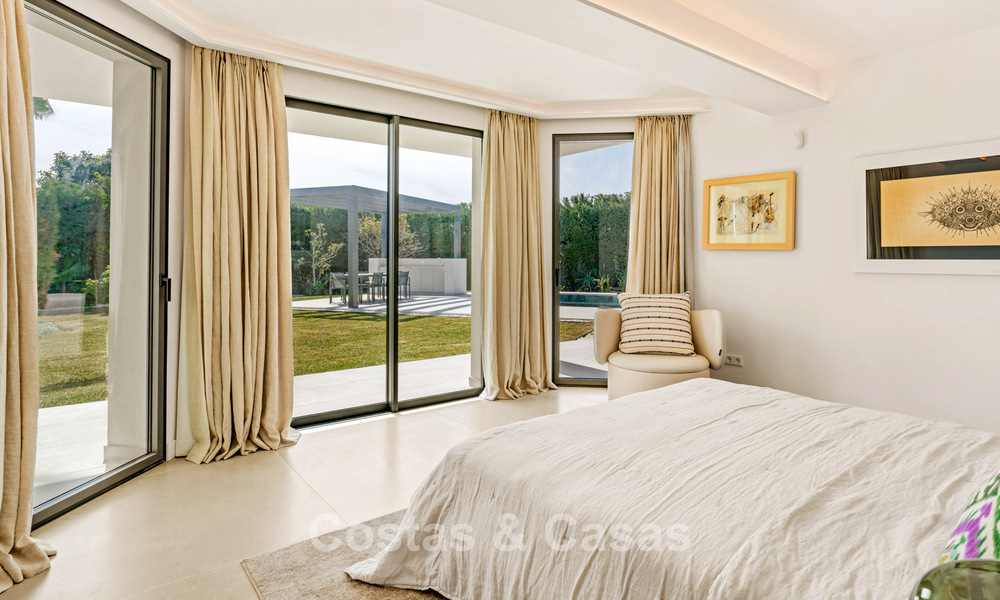 Villa mediterránea contemporánea con toques modernos en venta en la Milla de Oro de Marbella 780434