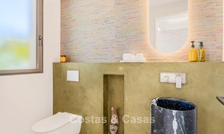 Villa mediterránea contemporánea con toques modernos en venta en la Milla de Oro de Marbella 780438 