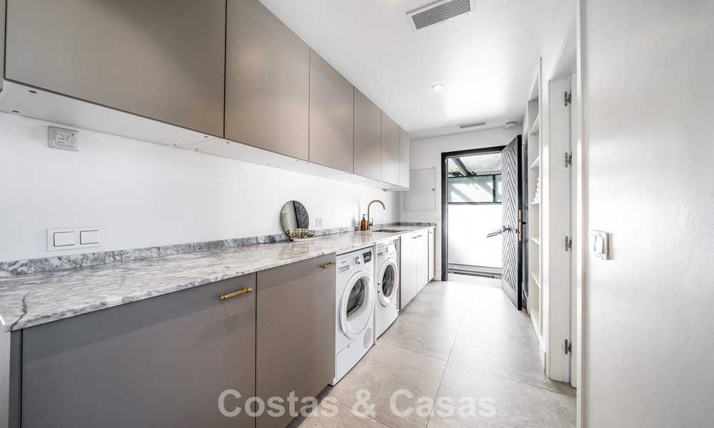 Amplia villa familiar con encanto andaluz contemporáneo en venta en el valle del golf de Nueva Andalucía, Marbella 780441