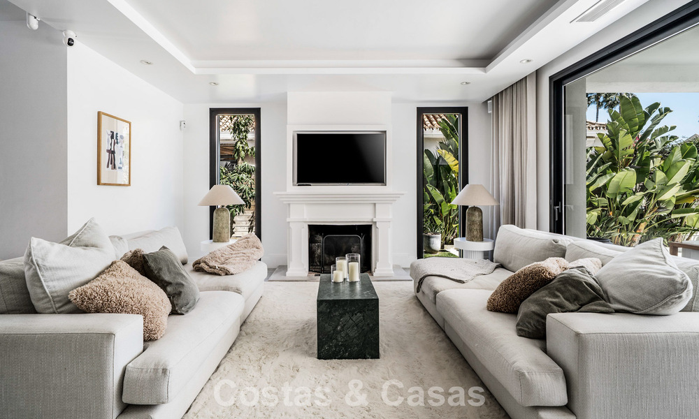 Amplia villa familiar con encanto andaluz contemporáneo en venta en el valle del golf de Nueva Andalucía, Marbella 780443