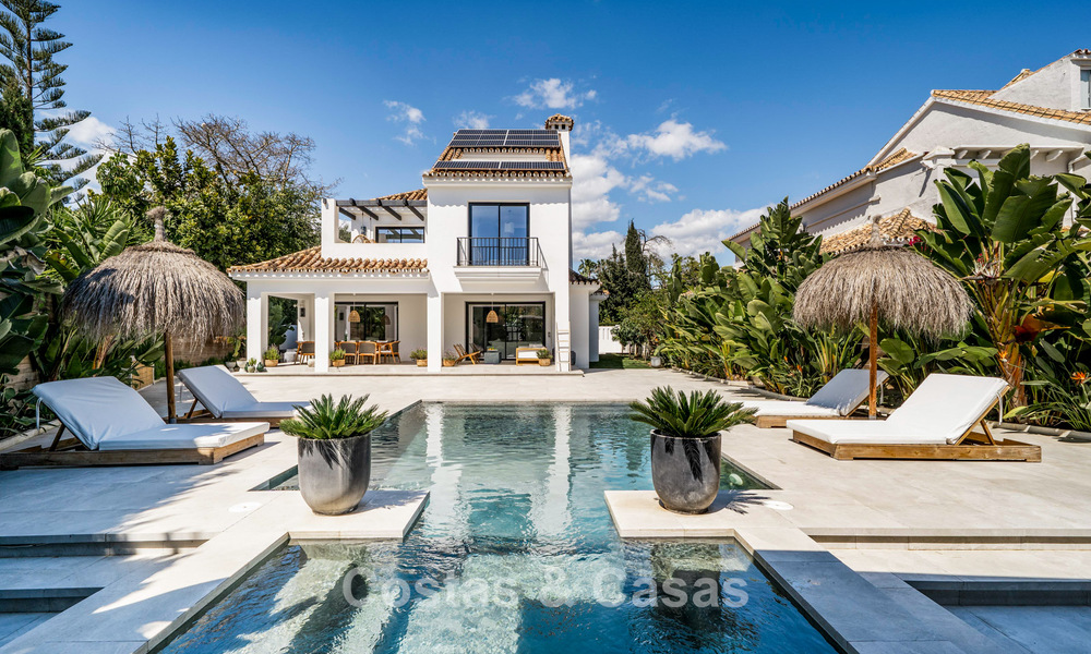 Amplia villa familiar con encanto andaluz contemporáneo en venta en el valle del golf de Nueva Andalucía, Marbella 780450