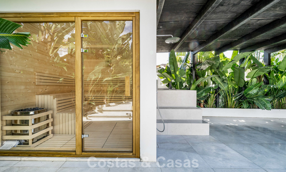 Amplia villa familiar con encanto andaluz contemporáneo en venta en el valle del golf de Nueva Andalucía, Marbella 780451
