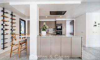 Amplia villa familiar con encanto andaluz contemporáneo en venta en el valle del golf de Nueva Andalucía, Marbella 780453 